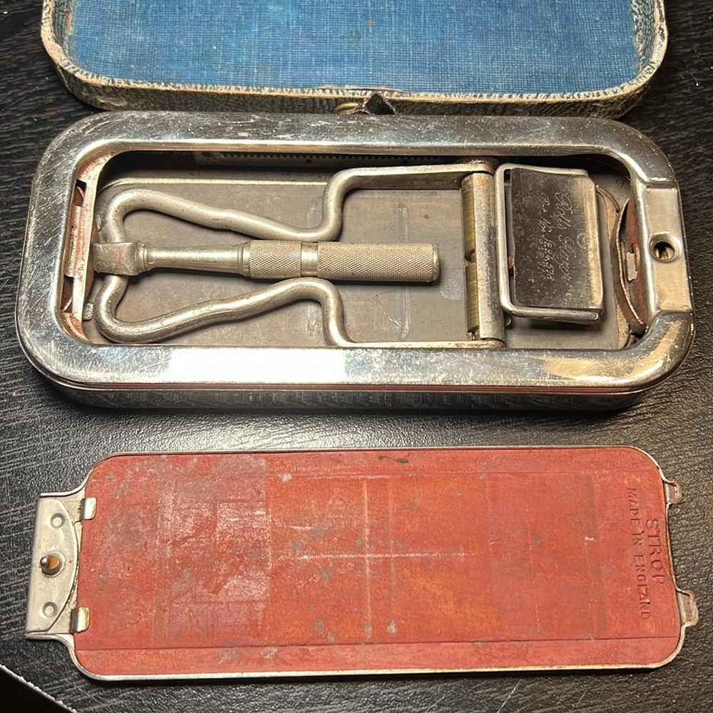 Vintage Silver and Blue Rolls Razor Case - Picture 3 of 13